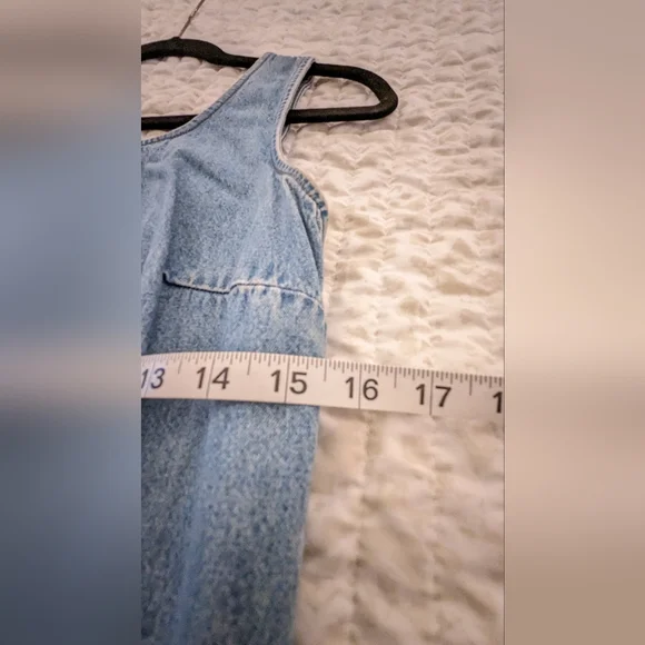 90's VINTAGE | 🌼 Embroidered Daisy Light Denim Dress w/Zip Back 🌼 - Picture 2 of 6